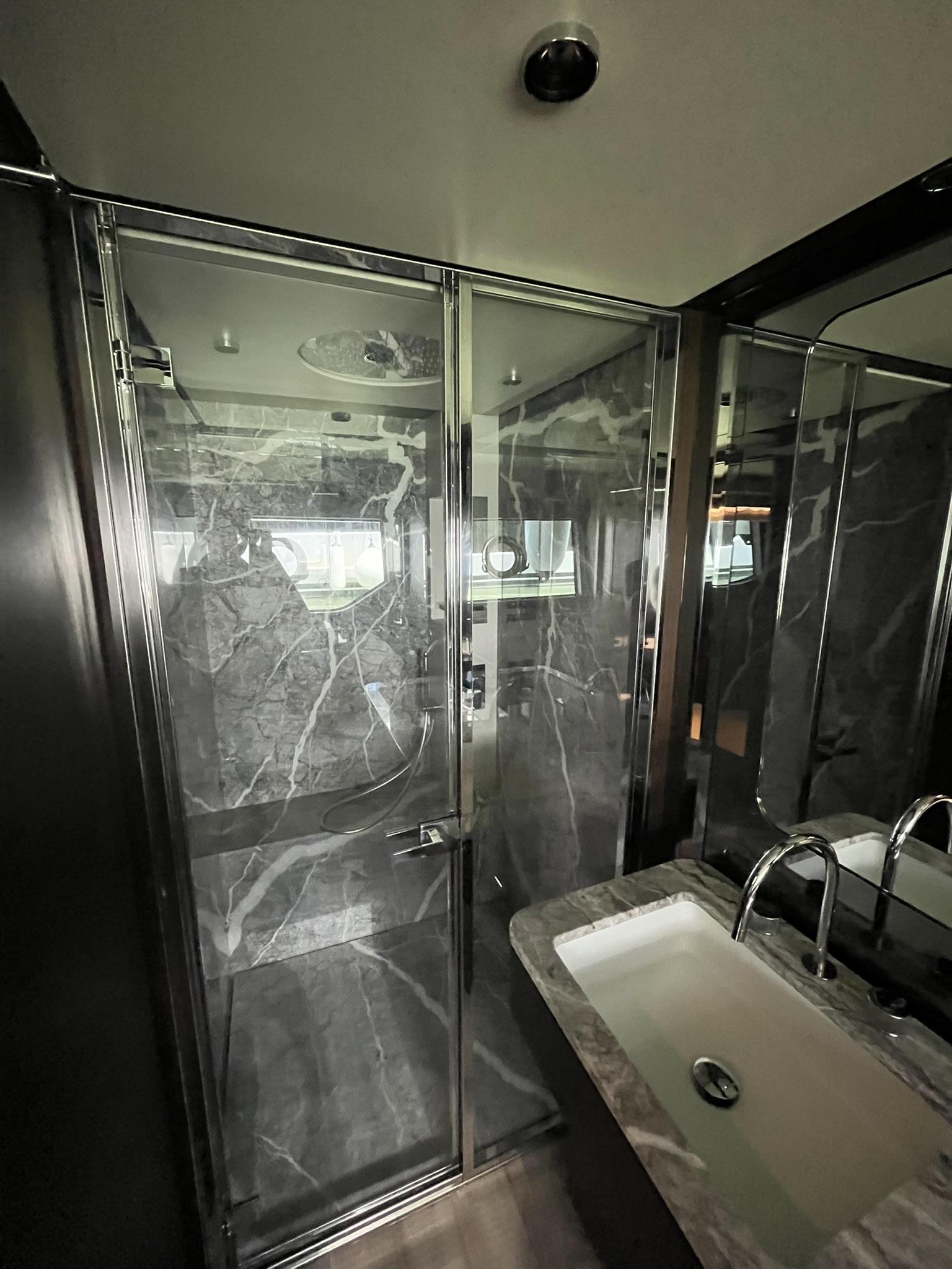 2025 FERRETTI YACHTS 860 